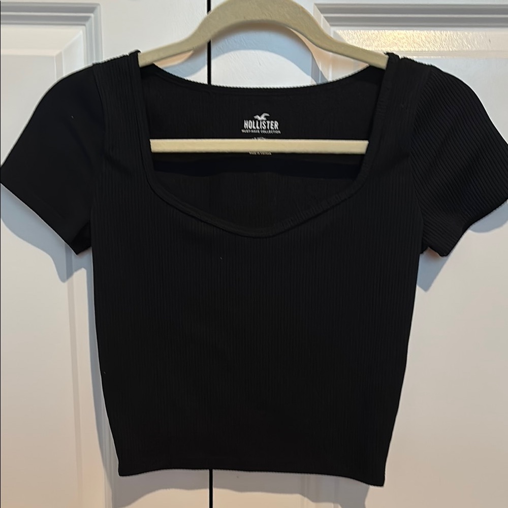 Hollister Women's Black Ribbed Top